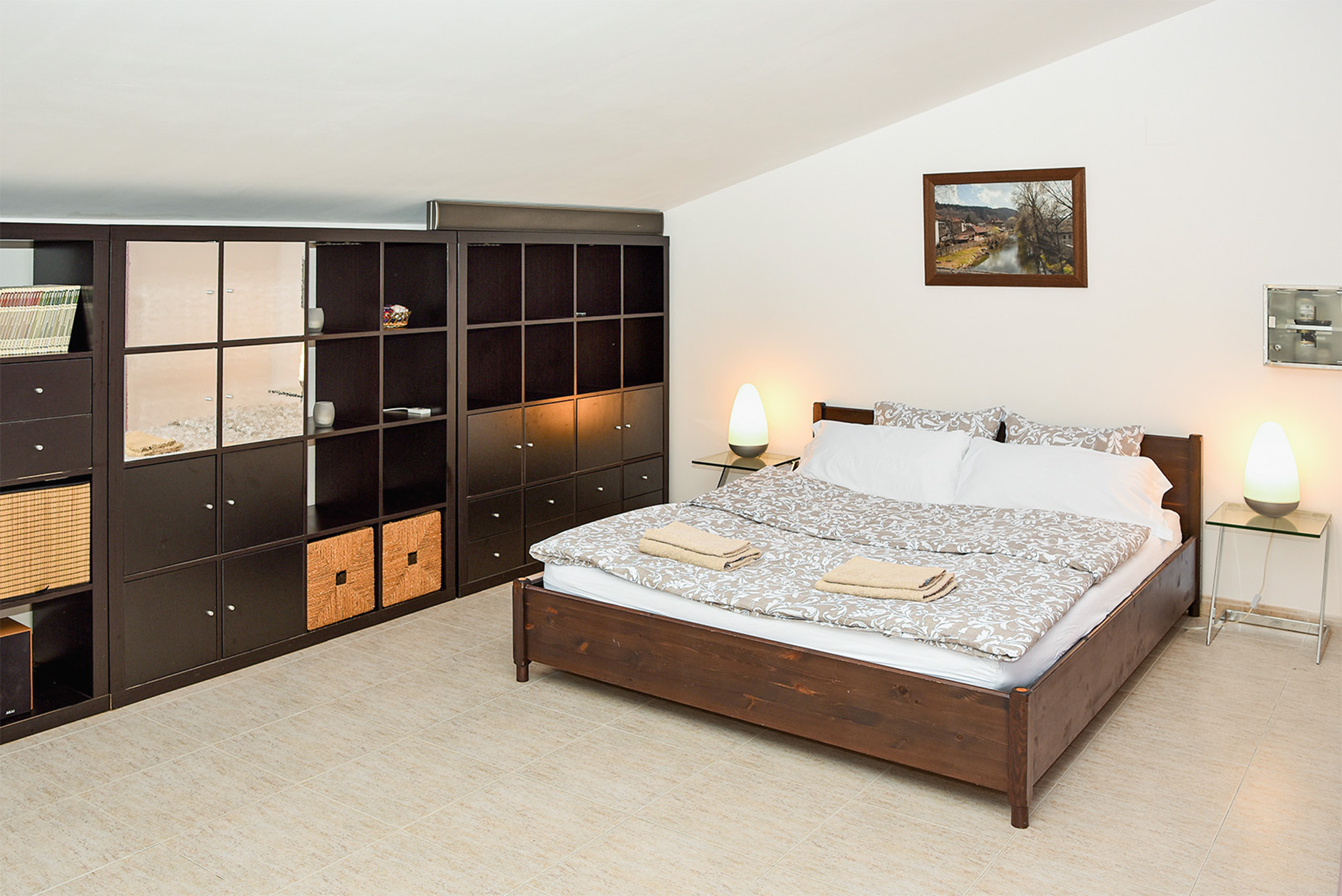 Attic floor with bedroom, lounge area and sea-view terrace — Villa MiraMar Barcelona