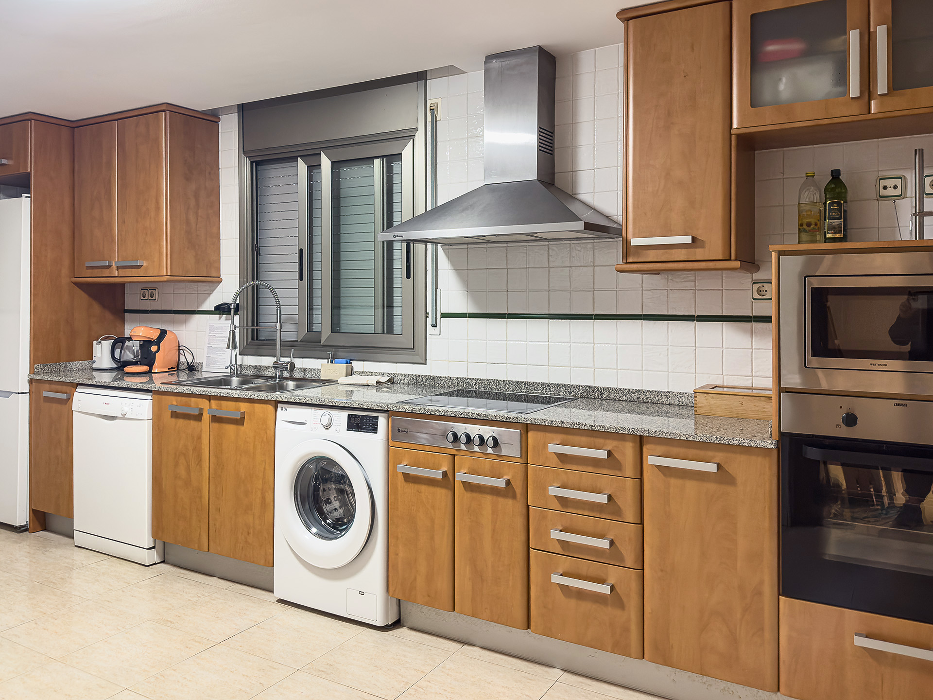 Fully equipped kitchen — Villa MiraMar near Gerona
