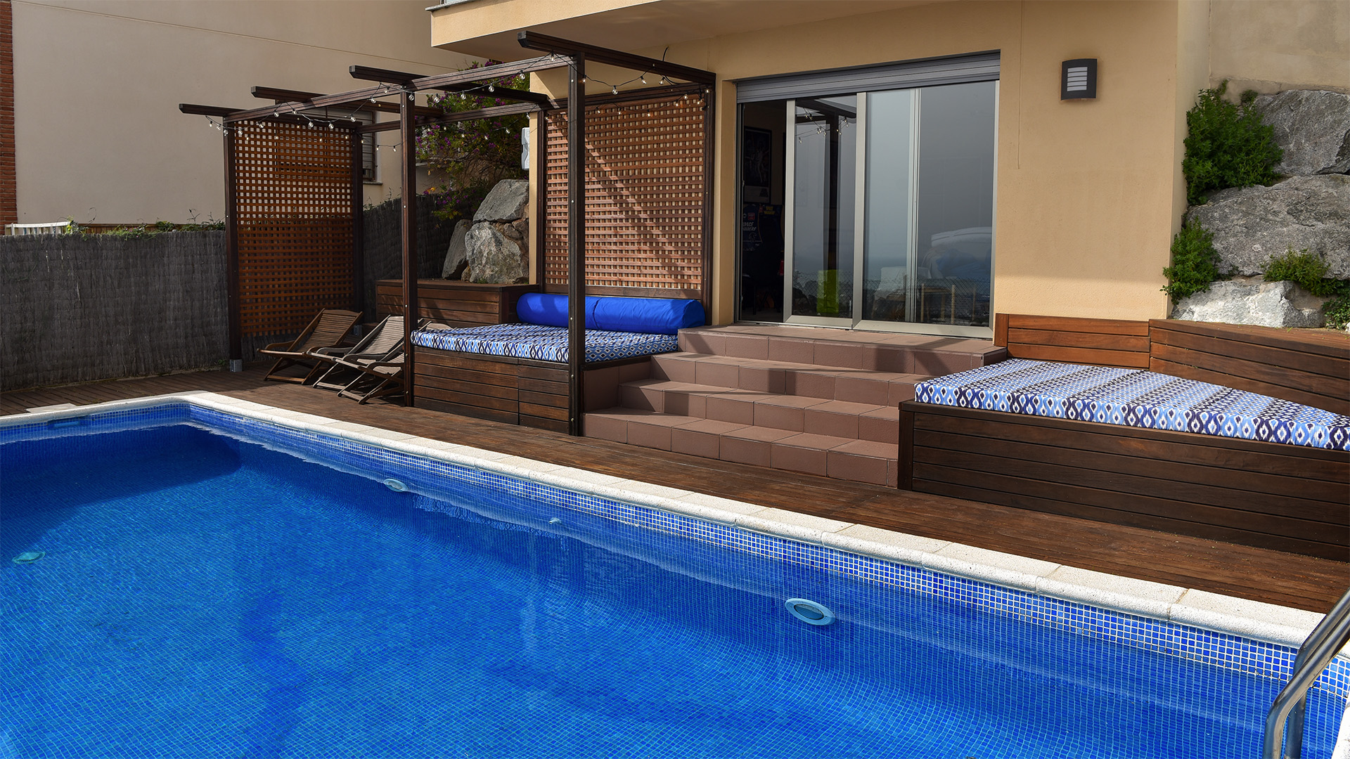 Pool terrace with 8x4 private pool and sea view — Villa MiraMar near Barcelona