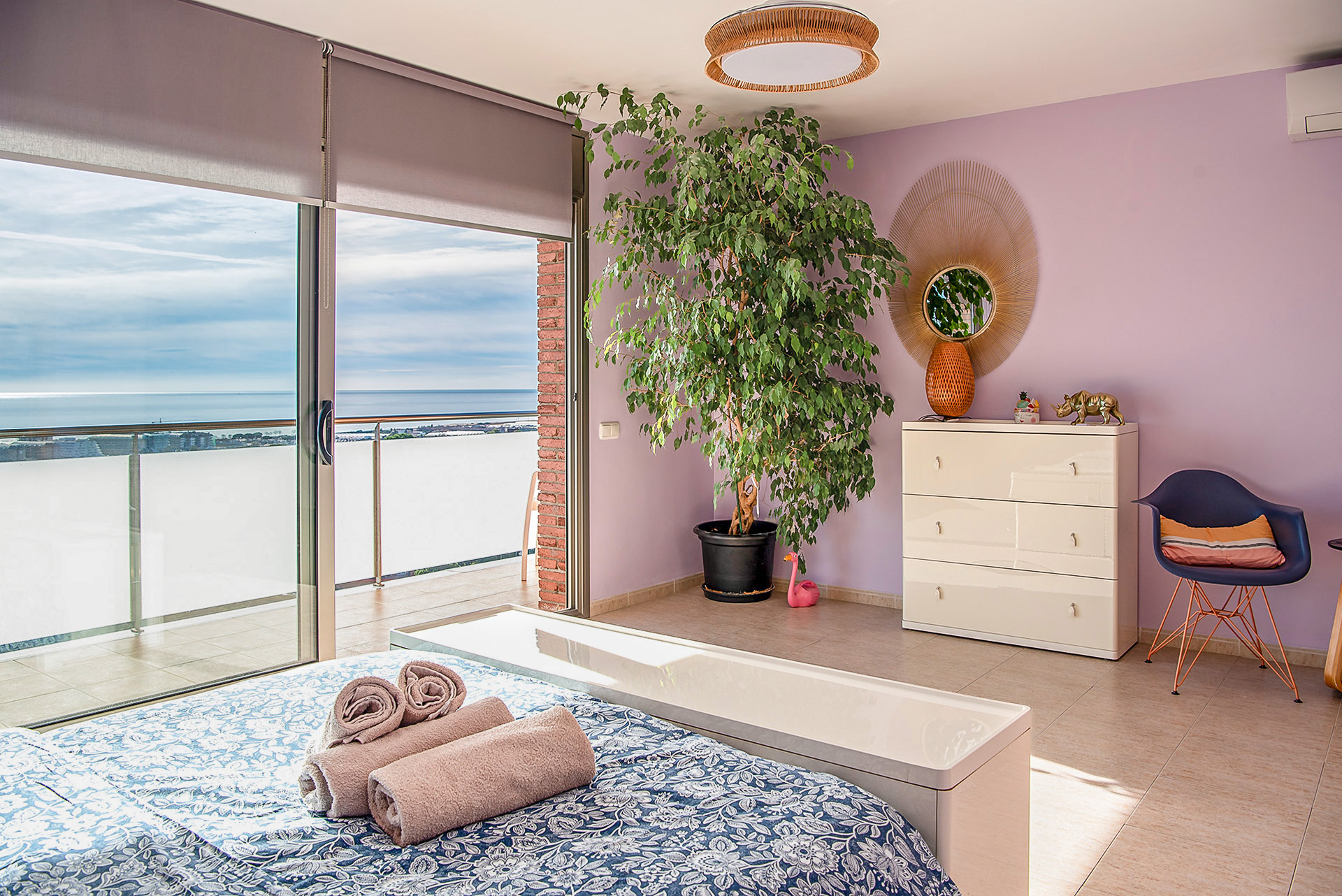 Master bedroom with sea-view balcony — Villa MiraMar on the Maresme coast